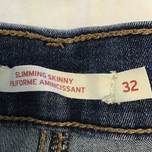 LEVI'S Slimming Skinny Cut off Denim Shorts - Picture 7 of 7